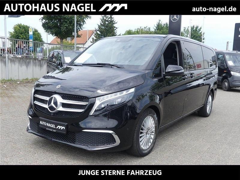 Obsidianschwarz Gebraucht 2023 Mercedes V300 Avantgarde Edition Van / Kleinbus | 60.899 € (Superpreis) - Bild 1/4