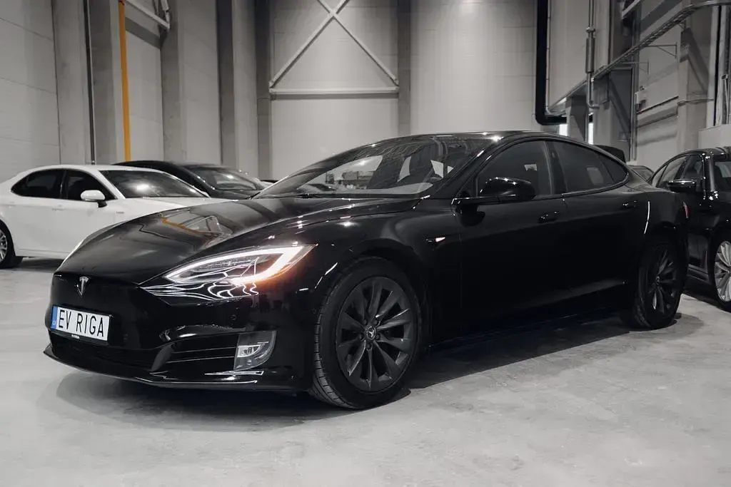 Second-hand Tesla Model S 413 kW (562 CP) 2020 Negru Hatchback