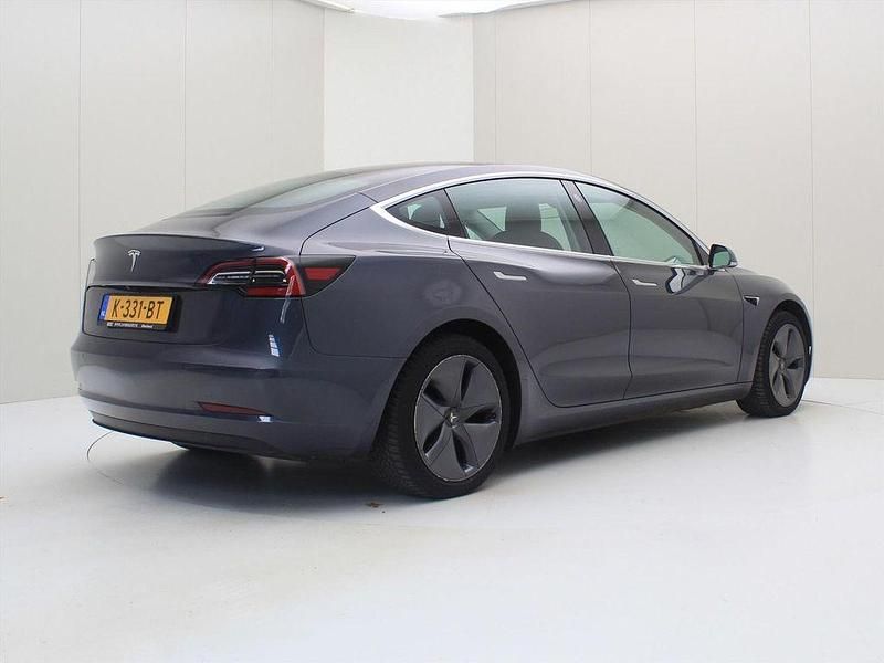 Käytetty Tesla Model 3 Standard Range 225 kW (306 HP) 2020 Harmaa Sedan