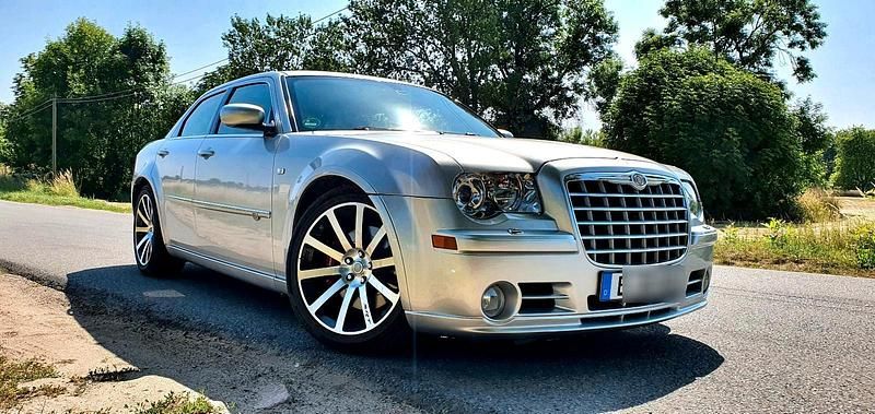 Silber Gebraucht 2010 Chrysler 300C Limousine | 18.500 € - Bild 1/4
