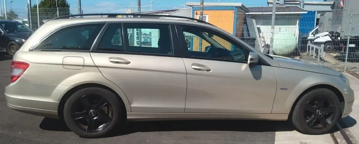 Gebraucht Mercedes C200 Elegance 184 PS (135 kW) 2010 Gold Kombi
