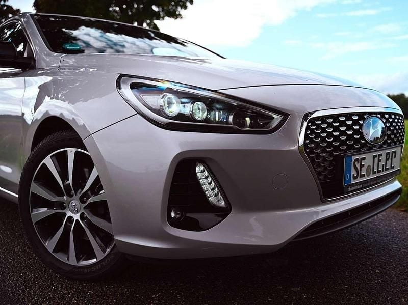 Gebraucht Hyundai i30 110 PS (80 kW) 2017 Silber Limousine