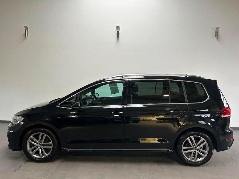 Gebraucht VW Touran Highline 150 PS (110 kW) 2023 Deep black perleffekt Van / Kleinbus