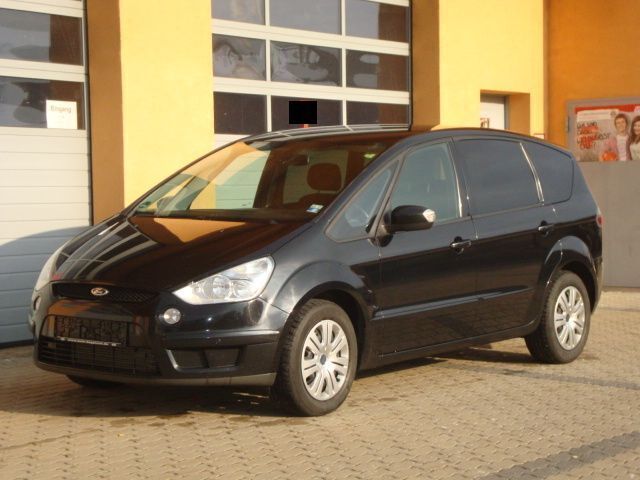 Schwarz metallic Gebraucht 2009 Ford S-MAX Trend Van / Kleinbus | 9.900 € - Bild 1/4