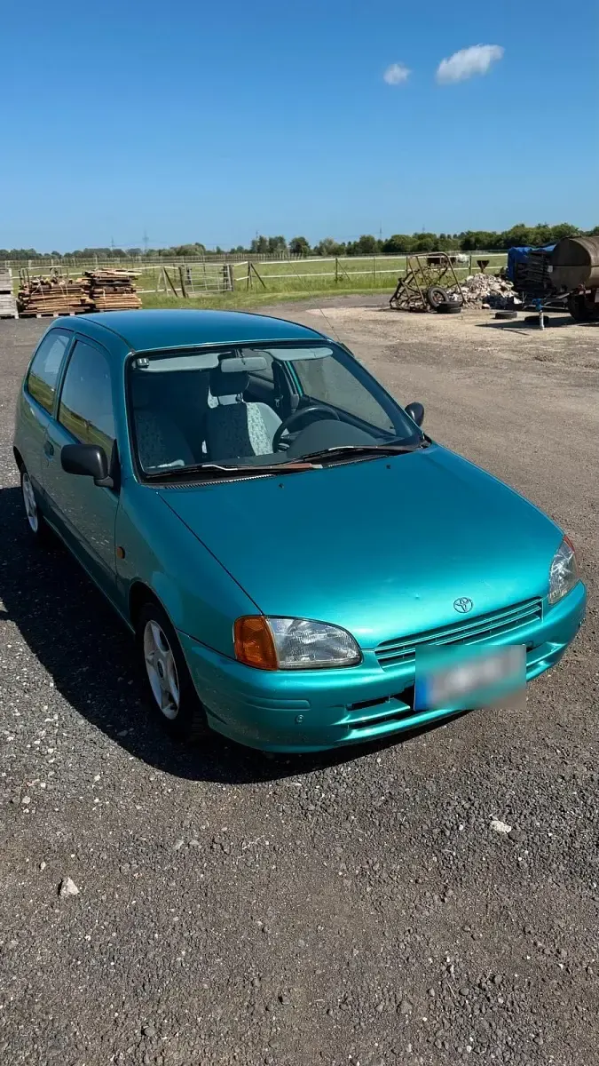 Gebraucht Toyota Starlet 75 PS (55 kW) 1998 Grün Kleinwagen