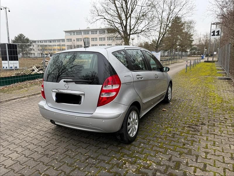 Gebraucht Mercedes A180 Elegance 109 PS (80 kW) 2008 Silber Kleinwagen
