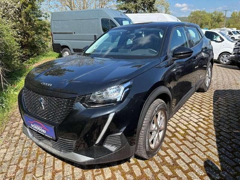Lackierung schwarz perla nera Gebraucht 2021 Peugeot e-2008 Active SUV | 17.390 € (Fairer Preis) - Bild 1/4