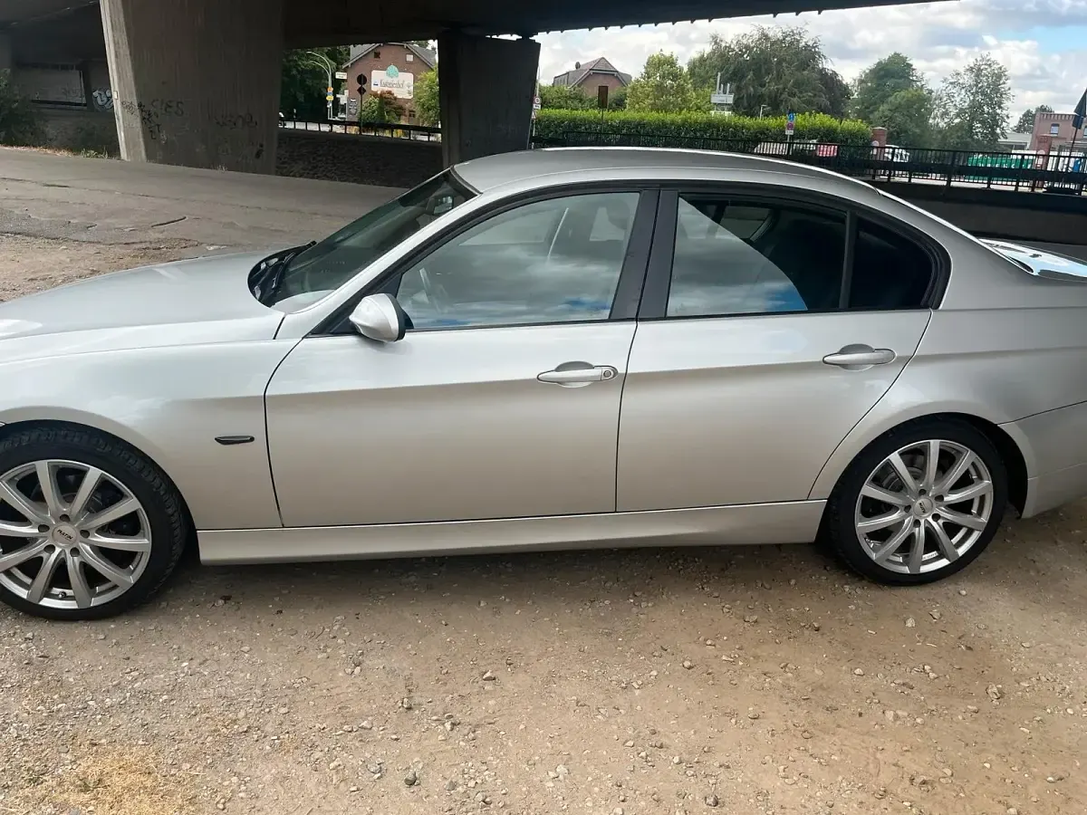 Gebraucht BMW 318 129 PS (94 kW) 2006 Silber Limousine