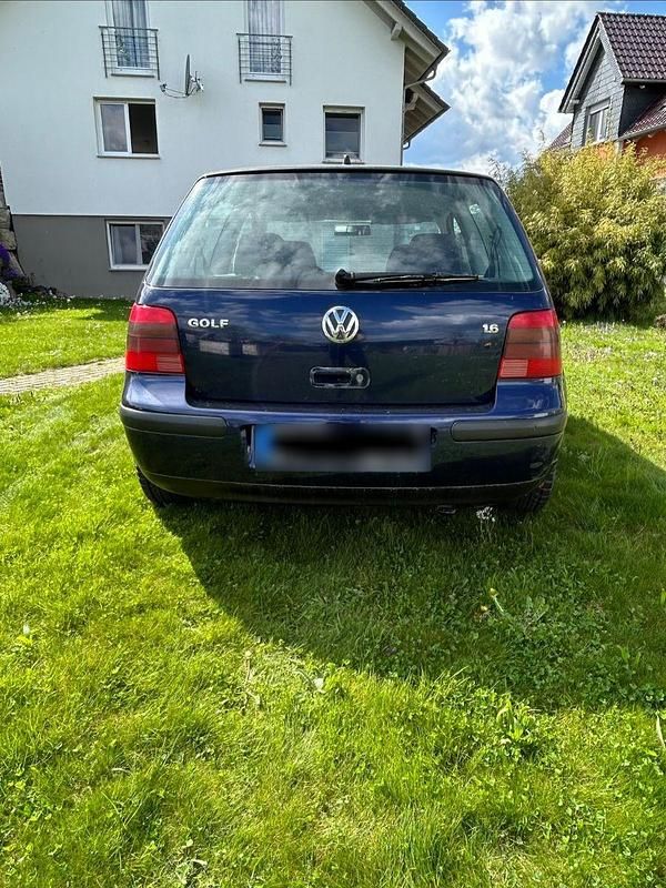 Second-hand VW Golf IV 101 CP (74 kW) 2000 Albastru Berlinǎ