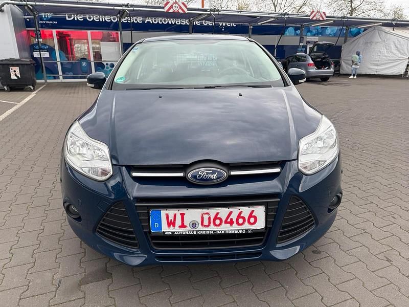 Gebraucht Ford Focus 102 PS (75 kW) 2013 Blau Kombi