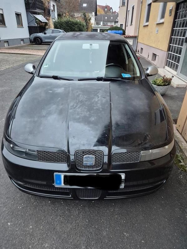 Second-hand Seat Leon 105 CP (77 kW) 2004 Negru Hatchback