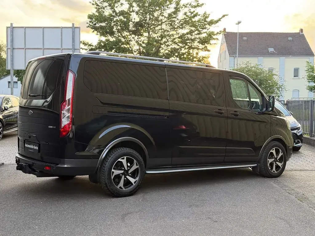 Gebraucht Ford Tourneo Active 150 PS (110 kW) 2023 Obsidianschwarz metallic Van / Kleinbus