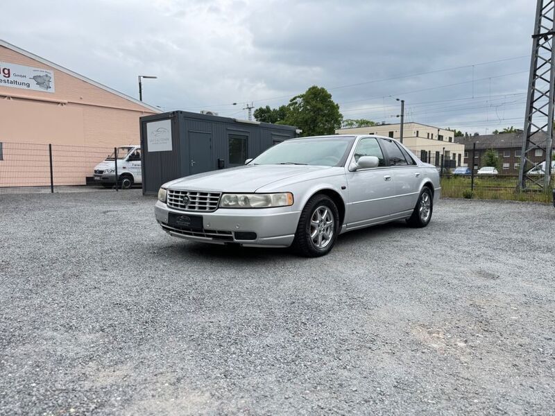Grau Gebraucht 2000 Cadillac Seville STS Limousine | 3.990 € - Bild 1/4