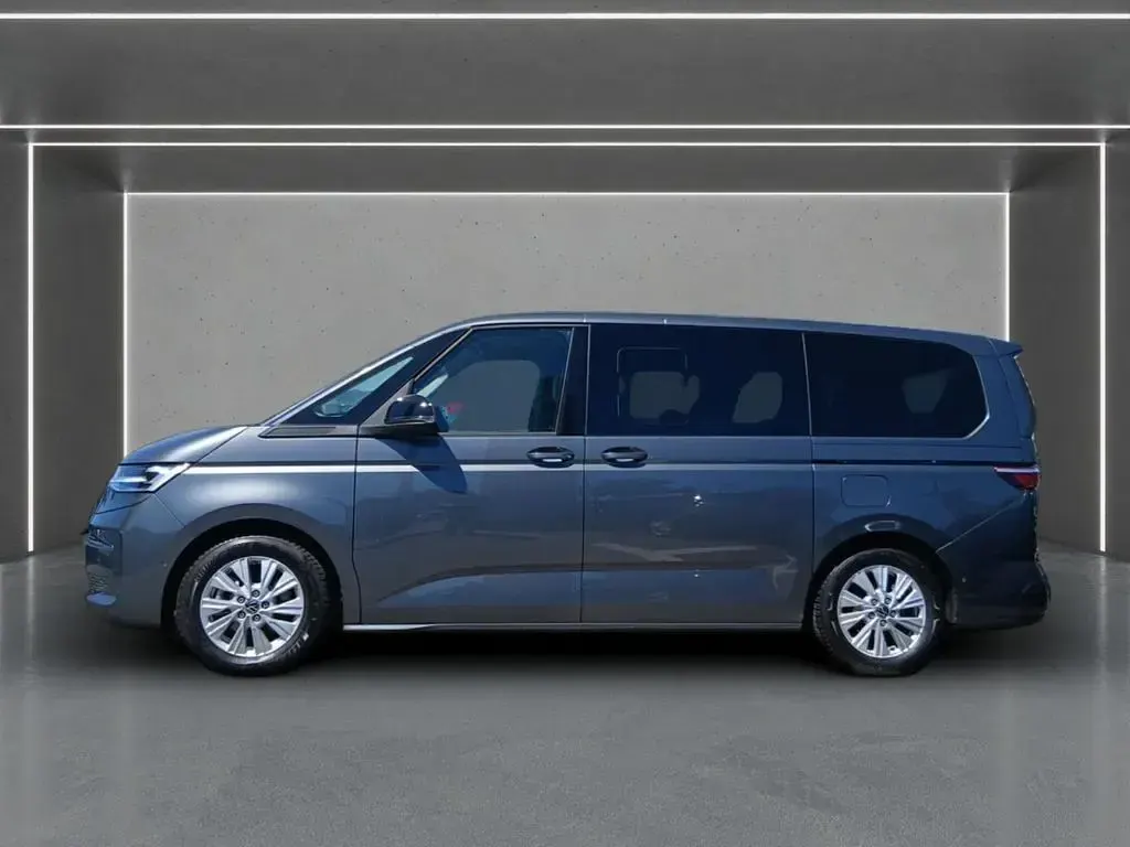 Gebraucht VW Multivan Life 150 PS (110 kW) 2025 Indiumgrau metallic Van / Kleinbus