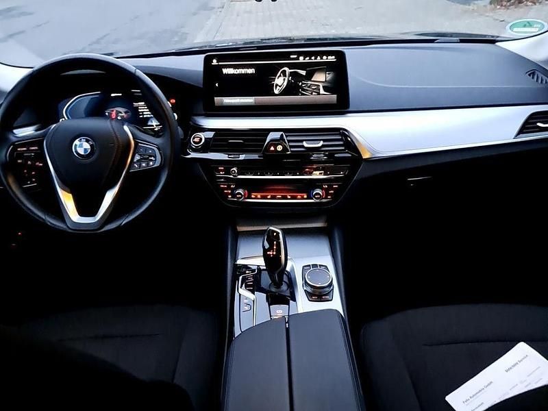 Gebraucht BMW 530e Sport Line 292 PS (214 kW) 2021 Schwarz Kombi