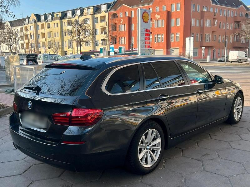 Gebraucht BMW 518 150 PS (110 kW) 2016 Grau Kombi