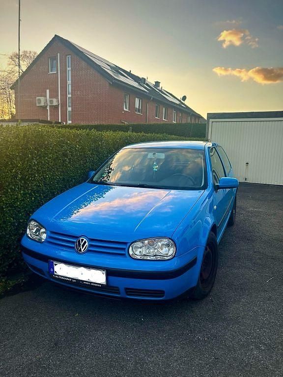 Blau Gebraucht 2002 VW Golf IV Trendline Limousine | 2.800 € (Fairer Preis) - Bild 1/3