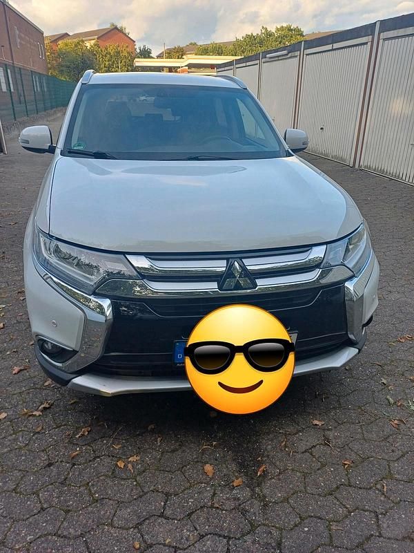 Weiß Gebraucht 2016 Mitsubishi Outlander SUV | 15.000 € (Guter Preis) - Bild 1/4