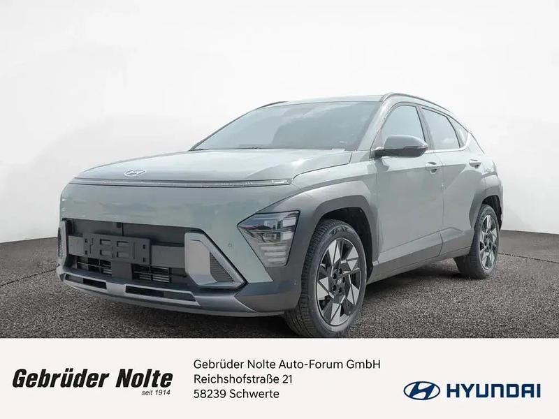 Grün / mirage green Gebraucht 2024 Hyundai Kona Prime SUV | 28.990 € (Etwas zu teuer) - Bild 1/4