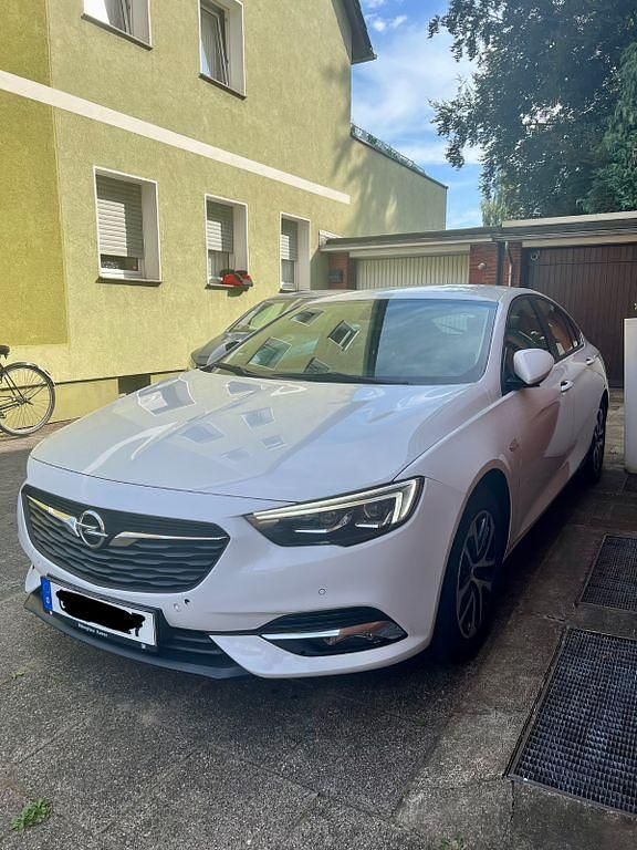 Weiß Gebraucht 2018 Opel Insignia Business Innovation Limousine | 10.800 € (Superpreis) - Bild 1/3