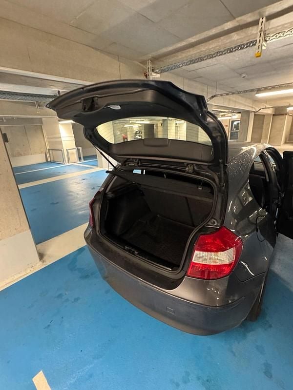 Grau Gebraucht 2006 BMW 116 Kleinwagen | 3.200 € (Etwas zu teuer) - Bild 1/4