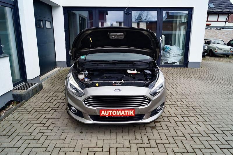 Gebraucht Ford S-MAX Titanium 179 PS (131 kW) 2015 Grau Van / Kleinbus