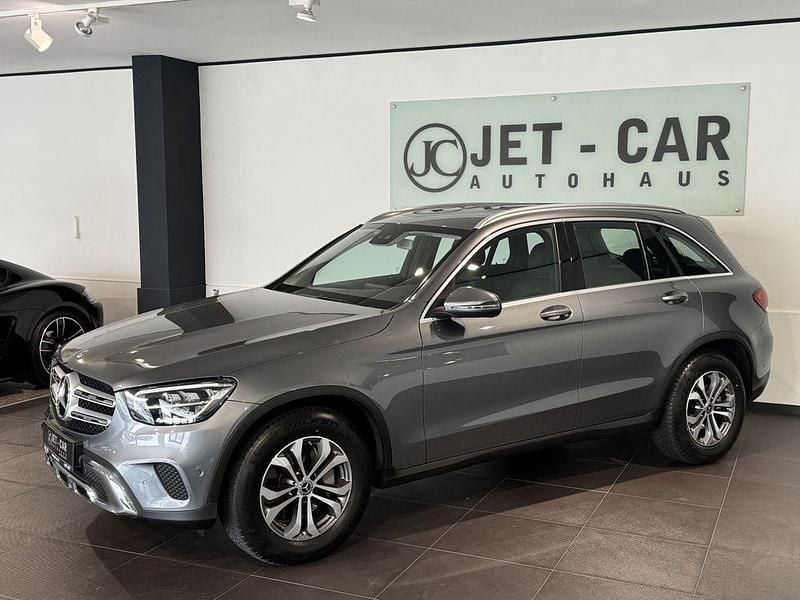Grau Gebraucht 2020 Mercedes GLC200 SUV | 33.900 € (Fairer Preis) - Bild 1/4
