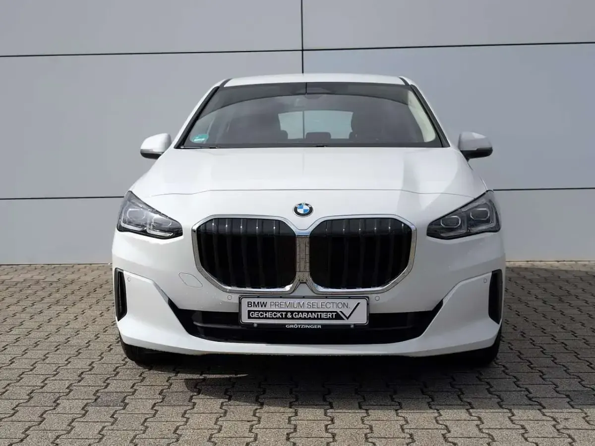 Gebraucht BMW 220 Active Tourer 156 PS (114 kW) 2025 Weiß Van / Kleinbus