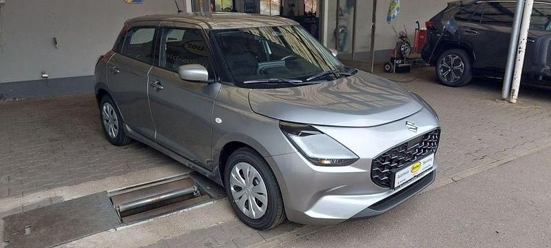 Neu Suzuki Swift Club 83 PS (61 kW) 2025 Silber Limousine