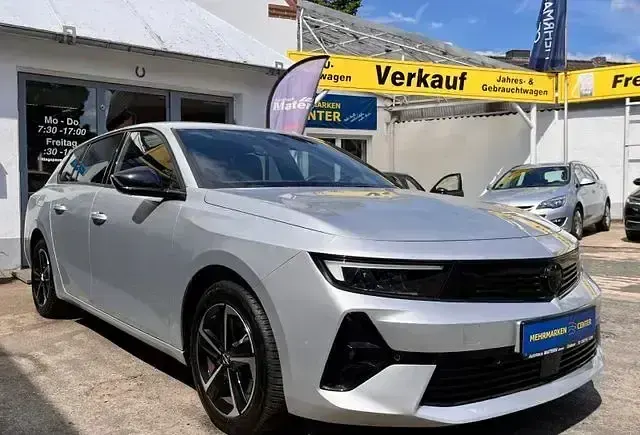 Gebraucht Opel Astra 131 PS (96 kW) 2024 Silber Kleinwagen