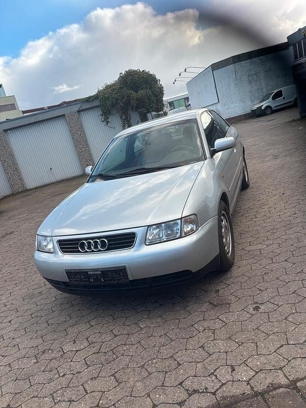 Second-hand Audi A3 101 CP (74 kW) 1999 Argintiu Hatchback
