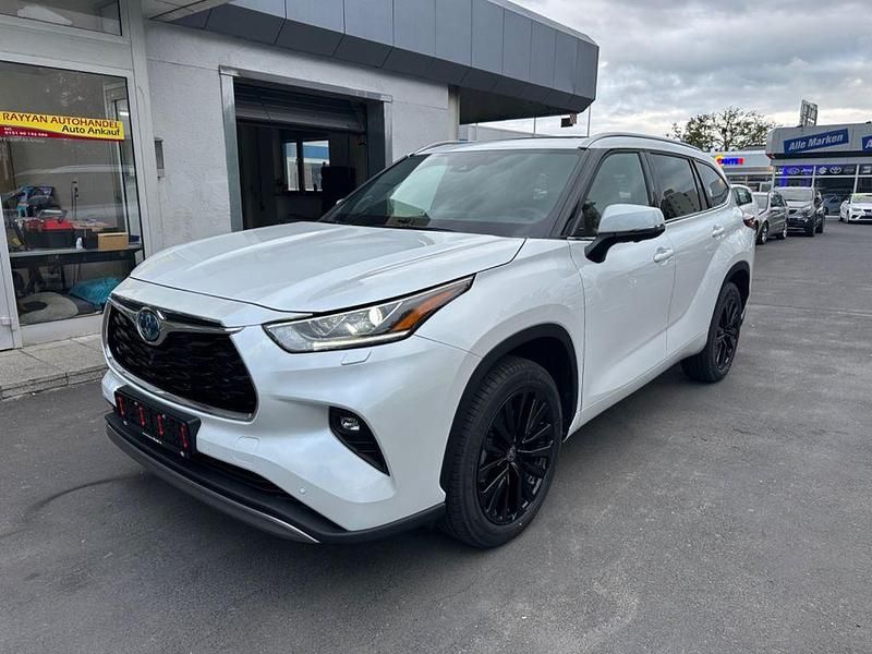 Weiß Gebraucht 2024 Toyota Highlander Hybrid Luxury SUV | 61.000 € - Bild 1/4