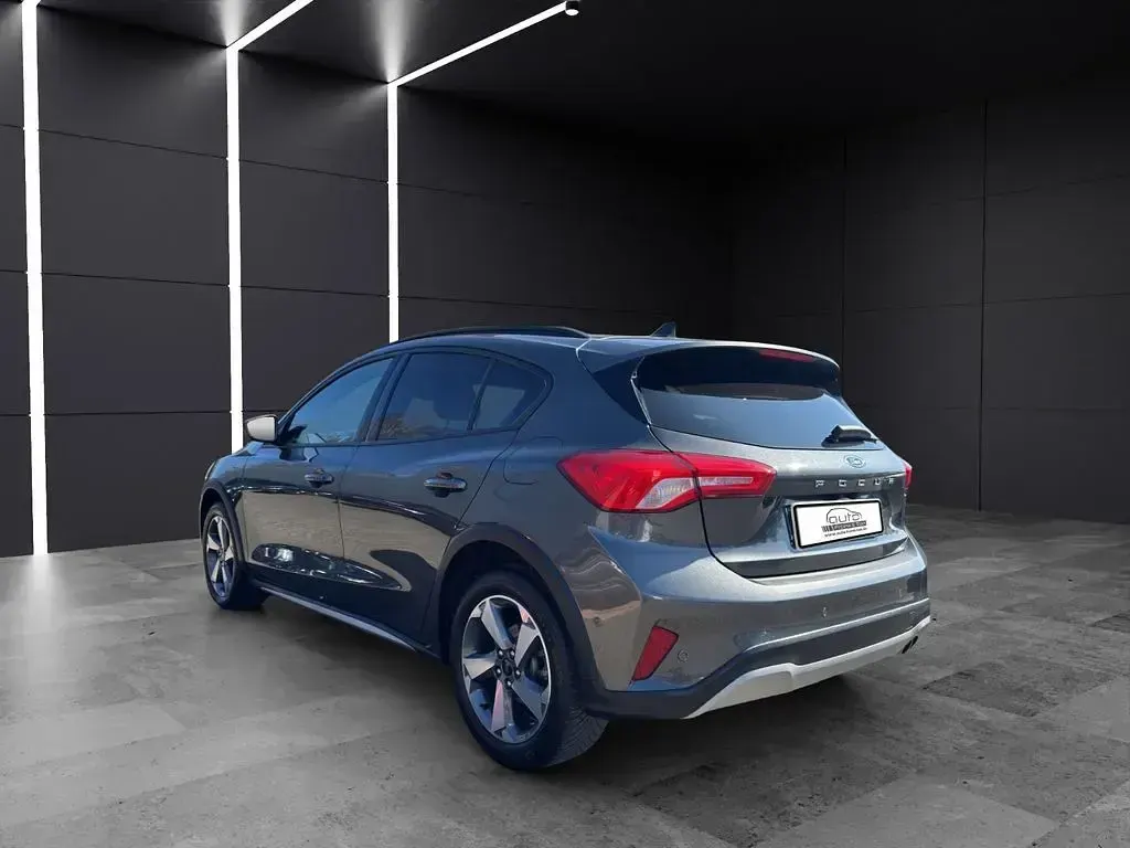 Gebraucht Ford Focus Active X 155 PS (114 kW) 2022 Grau Limousine