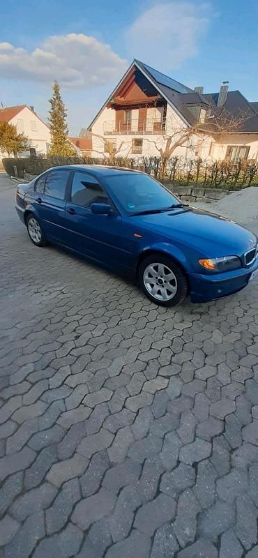 Gebraucht BMW 318 136 PS (100 kW) 2002 Blau Limousine