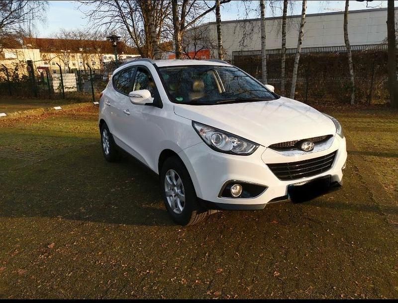 Weiß Gebraucht 2013 Hyundai ix35 Edition SUV | 9.499 € (Fairer Preis) - Bild 1/4