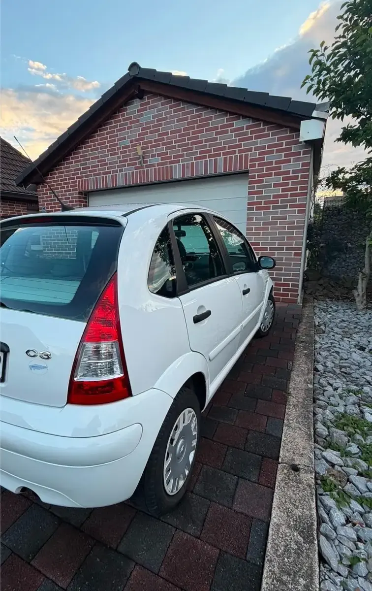 Gebraucht Citroën C3 60 PS (44 kW) 2009 Weiß Kleinwagen