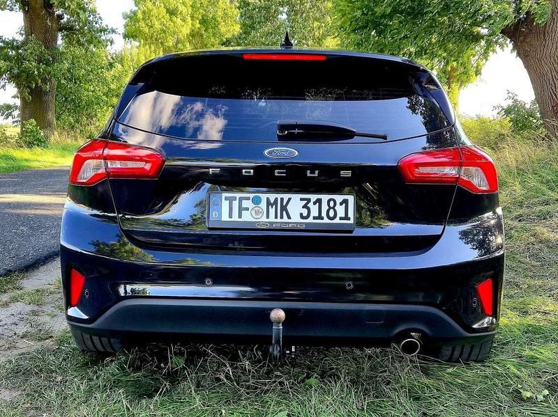 Schwarz Gebraucht 2020 Ford Focus Limousine | 13.699 € (Guter Preis) - Bild 1/4