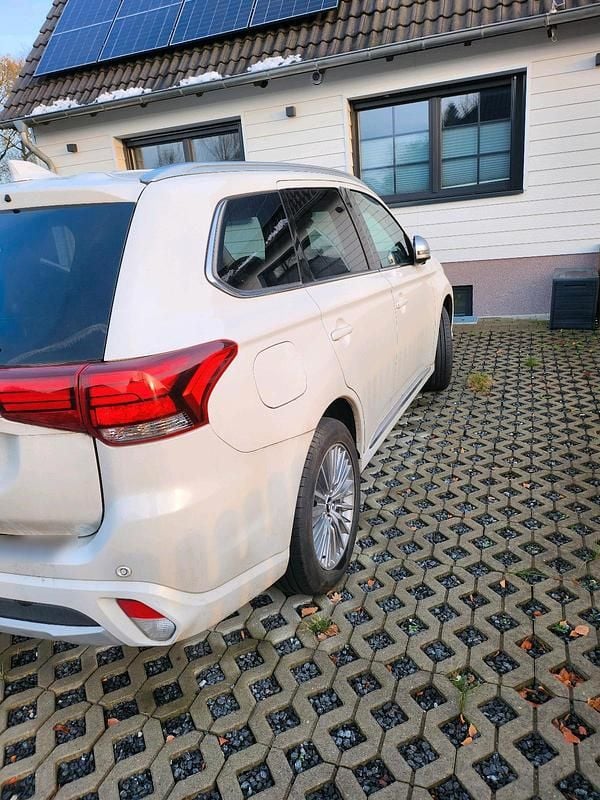 Second-hand Mitsubishi Outlander P-HEV Plus 2015 Alb SUV