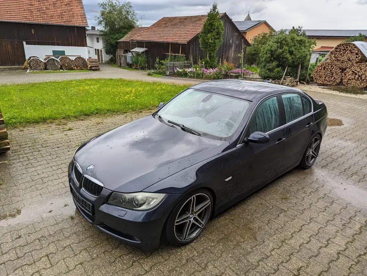 Gebraucht BMW 325 Advantage 218 PS (160 kW) 2008 Monacoblau metallic Limousine