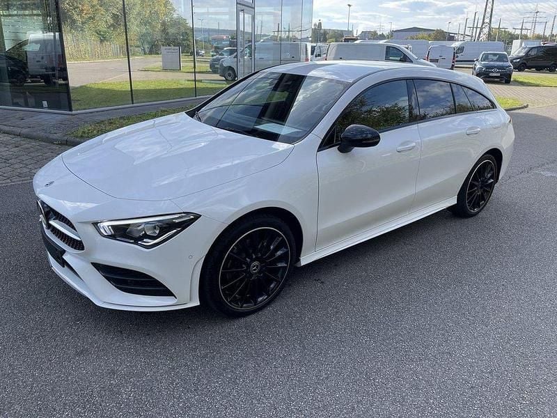 Weiß Gebraucht 2022 Mercedes CLA250e Shooting Brake AMG Kombi | 28.847 € (Fairer Preis) - Bild 1/4
