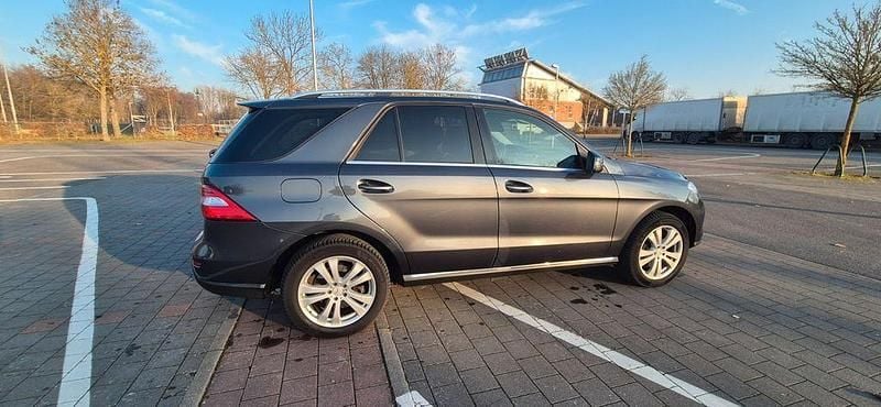 Gebraucht Mercedes ML350 258 PS (189 kW) 2015 Grau SUV