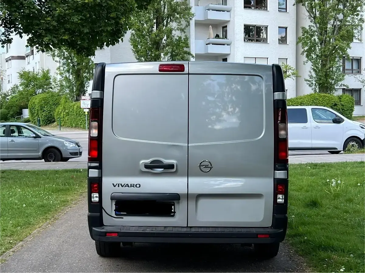 Gebraucht Opel Vivaro 121 PS (88 kW) 2018 Grau Van / Kleinbus