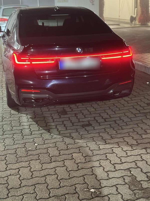 Gebraucht BMW 750L 400 PS (294 kW) 2019 Blau Limousine