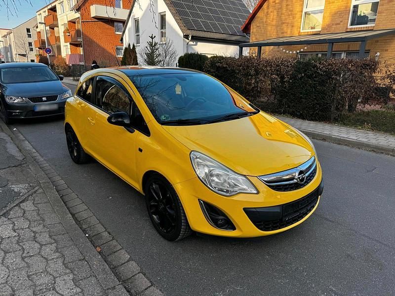 Gebraucht Opel Corsa Edition 101 PS (74 kW) 2011 Gelb Kleinwagen