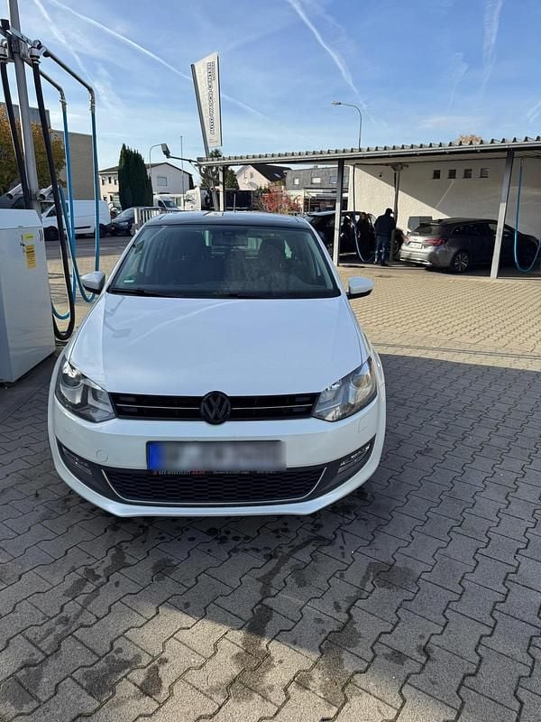 Weiß Gebraucht 2014 VW Polo Life Kleinwagen | 8.900 € (Etwas zu teuer) - Bild 1/4