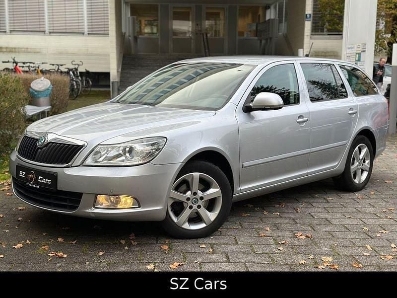 Silber Gebraucht 2013 Skoda Octavia Ambition Kombi | 4.199 € (Guter Preis) - Bild 1/4