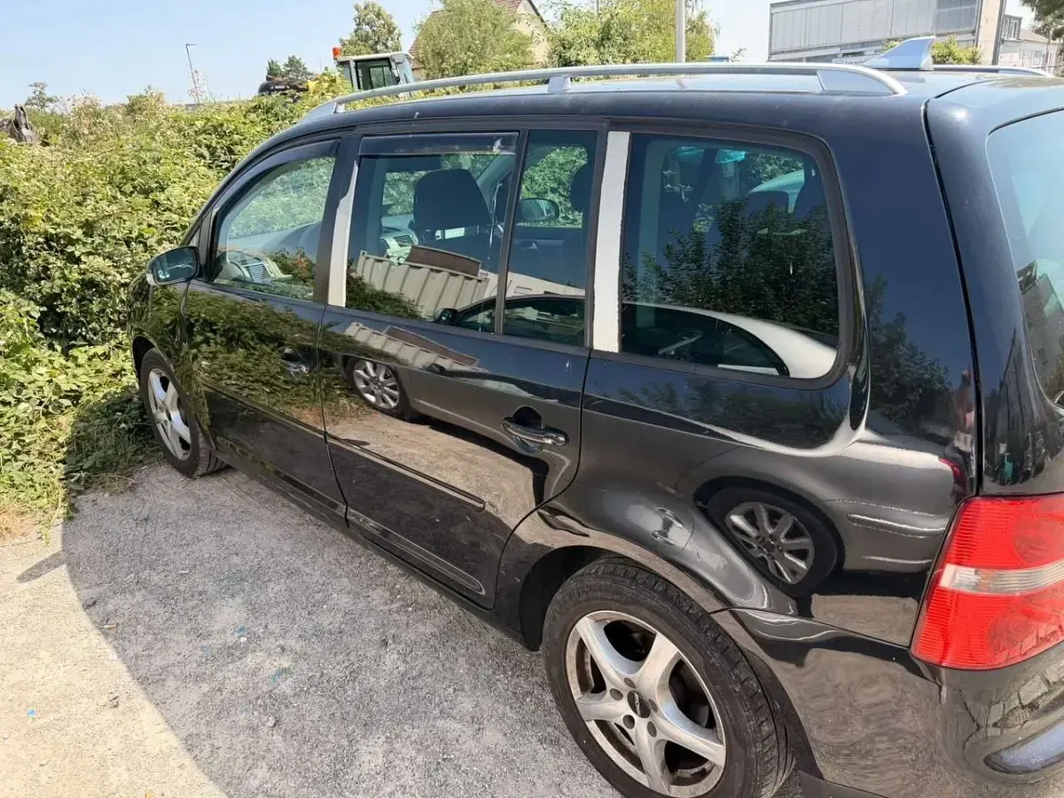 Gebraucht VW Touran Trendline 140 PS (102 kW) 2006 Schwarz Van / Kleinbus