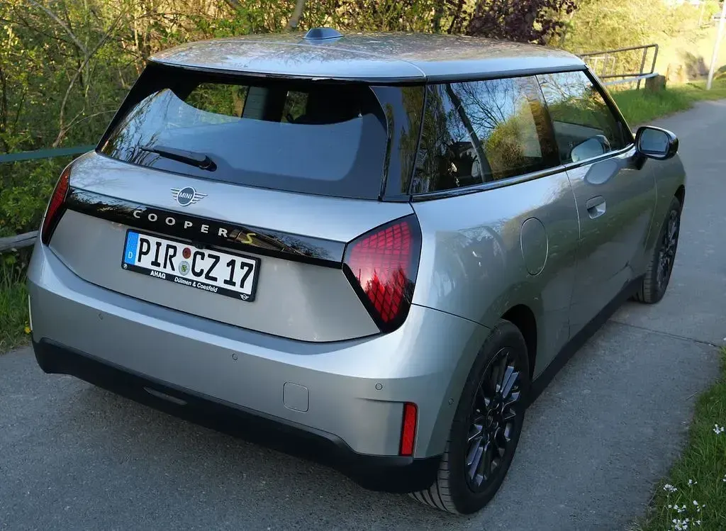 Gebraucht Mini Cooper SE Essential 160 kW (218 PS) 2025 Silber Kleinwagen
