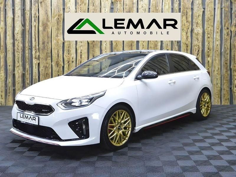 Weiß Gebraucht 2020 Kia Ceed GT Limousine | 21.490 € (Fairer Preis) - Bild 1/4