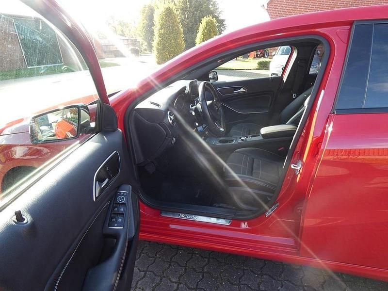 Gebraucht Mercedes A200 Night 136 PS (100 kW) 2017 Jupiterrot Limousine